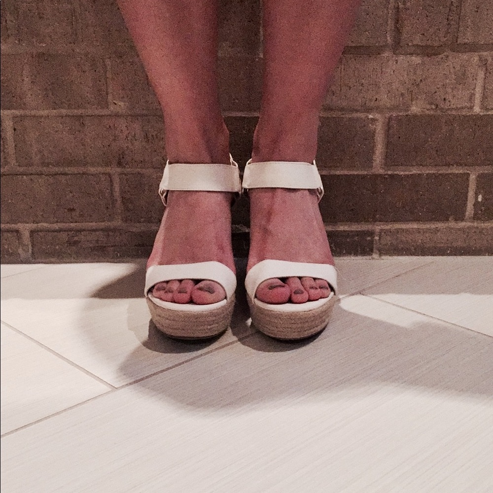 White open toed wedges - Picture 7 of 8
